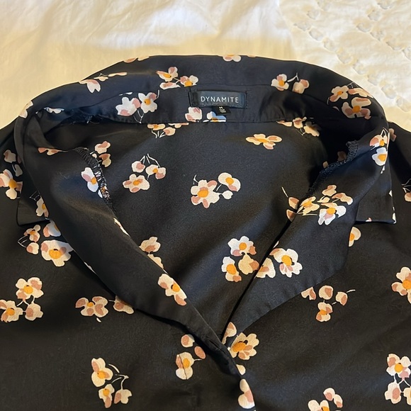 Dynamite floral satin blouse - Picture 2 of 4